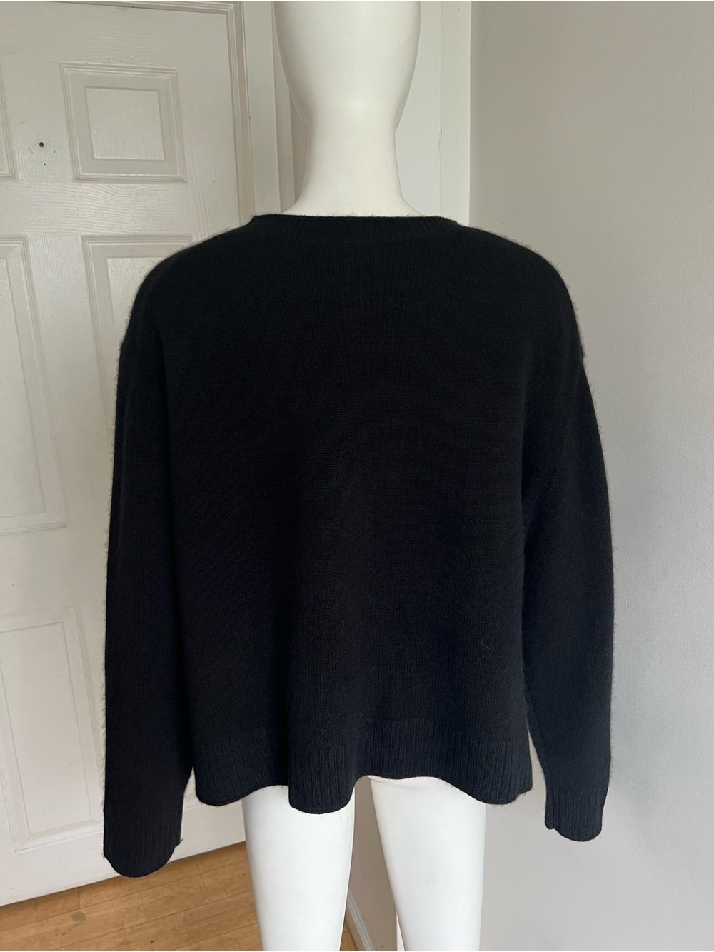 NWT Quince 100% Mongolian Cashmere Boxy Crewneck Sweater Black Sz XL Minimalist - Picture 14 of 16